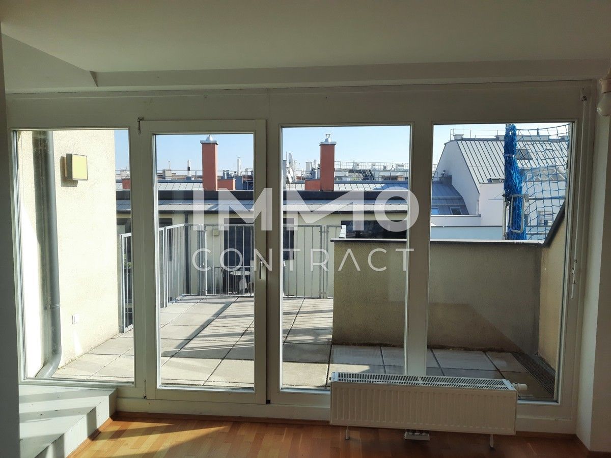 Unbefristet. Große Maisonette Wohnung mit Terrasse . Gute WG-Eignung.