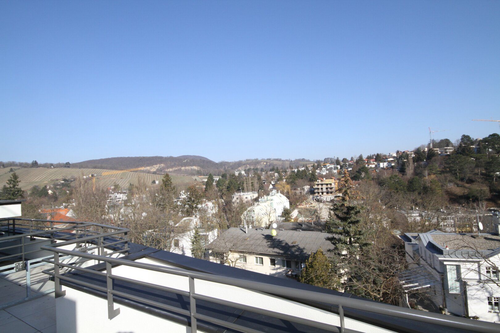 Terrassenwohnung mit Grün- und Stadtblick in Neustift am Walde!