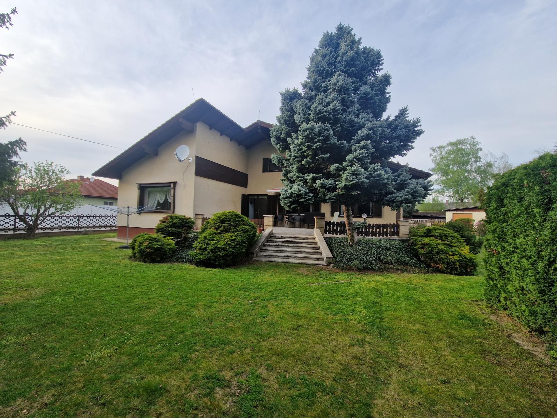 LIEBEVOLLER BUNGALOW MIT PARKÄHNLICHEM GARTEN IN BESTER ZENTRUMSNAHER WOHNLAGE