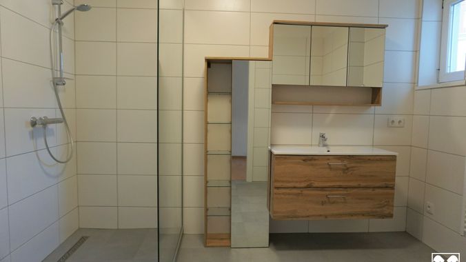 Badezimmer + Dusche