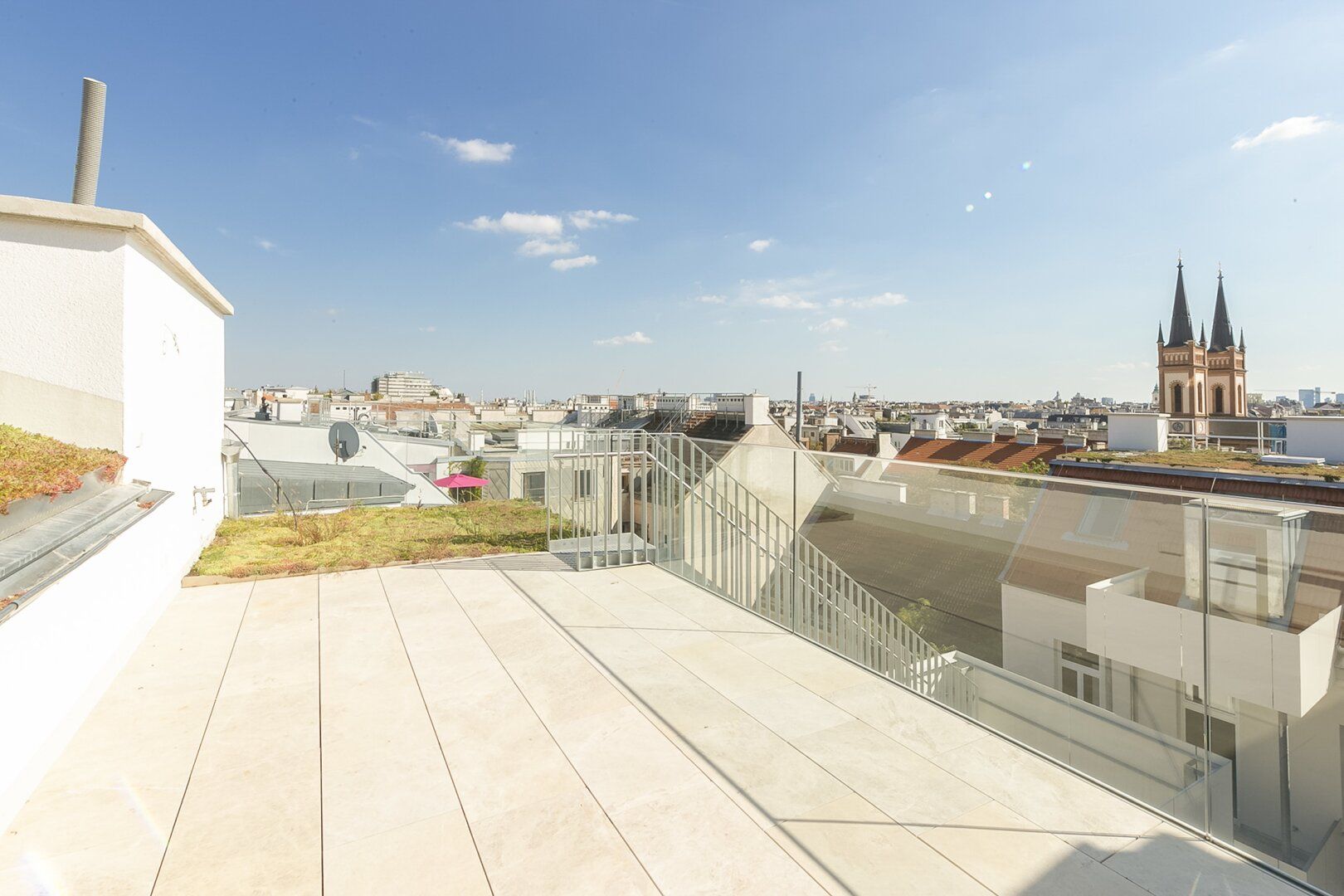 Über den Dächern der Josefstadt | DG Wohntraum mit privater Dachterrasse & Klimaanlage | 4,5 Meter Raumhöhen!