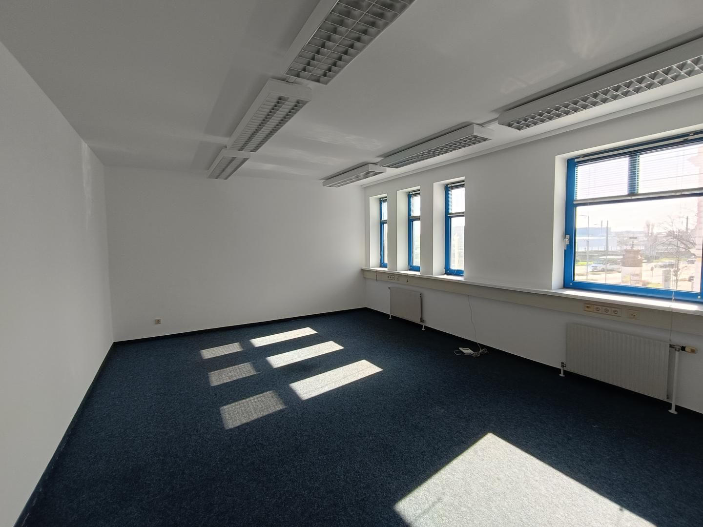 Idealer Standort für Kanzleien, Praxen und Dienstleistungsunternehmen - Topfrequenzlage mit direkter Bahnhofsanbindung - Ansicht 4