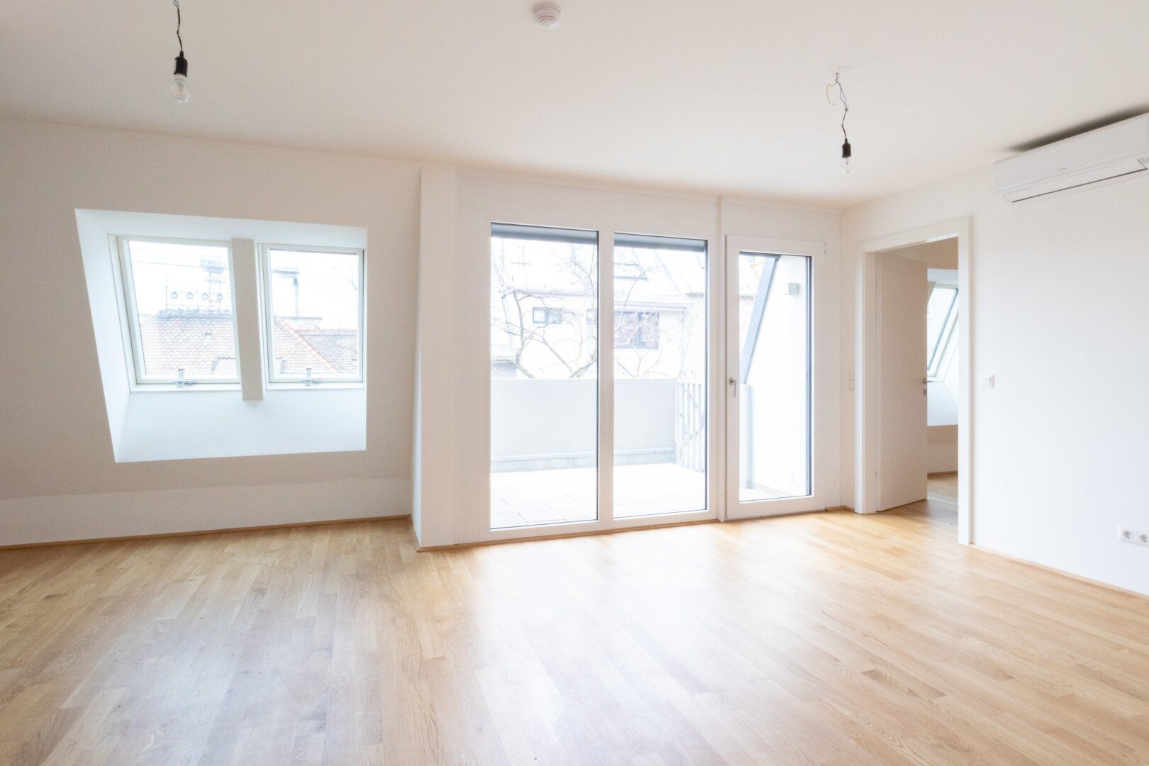 2-Zimmer DG-Wohnung! West-Terrasse mit Fernblick! Erstklassige Ausstattung! ab Dezember