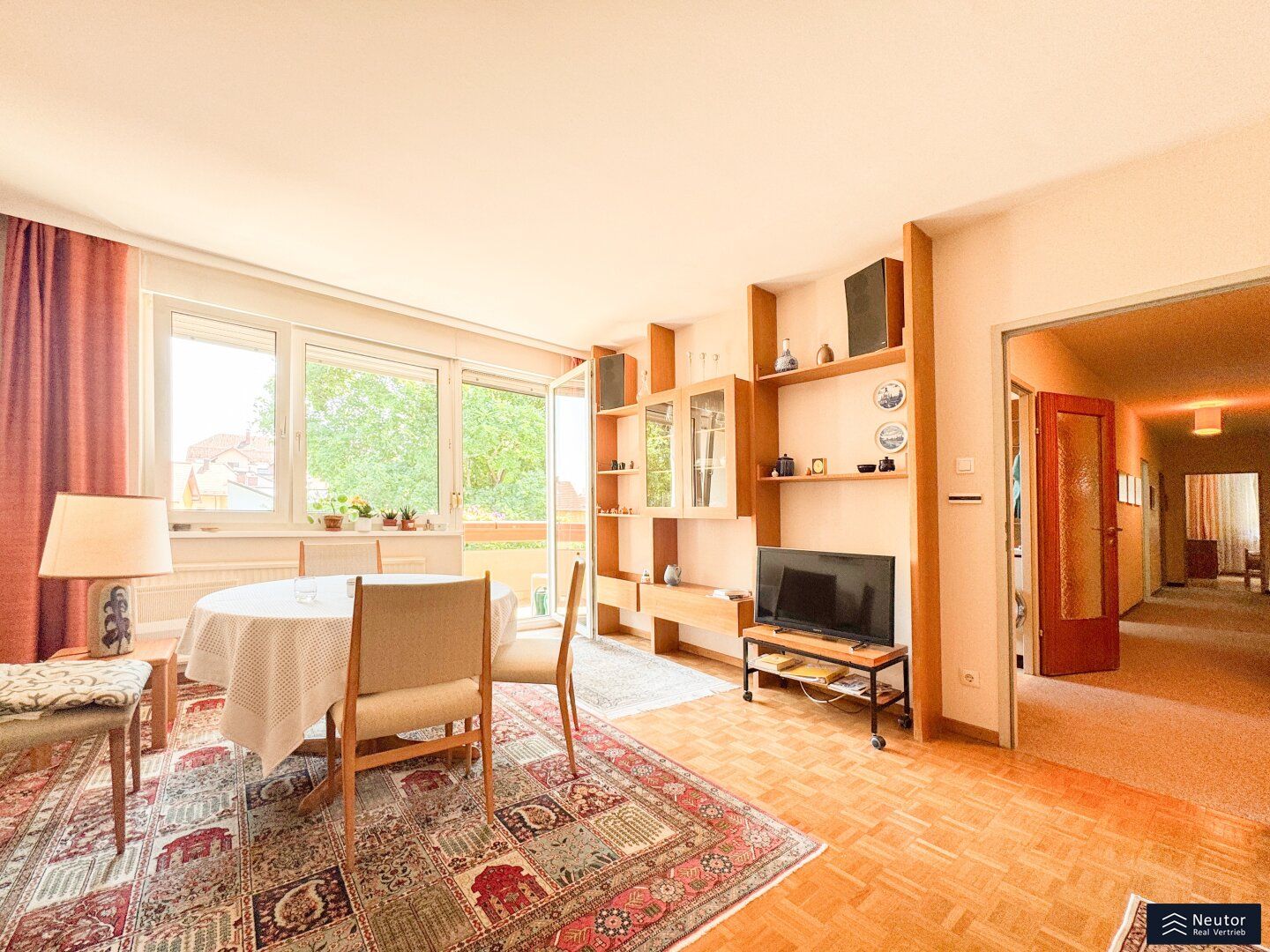 LIVING IN THE PARK - 5 ZIMMER-WOHNUNG MIT LOGGIEN - LICHTDURCHFLUTET - CHARMANTER GRUNDRISS - RUHIGE LAGE - WOHNEN IM HERZEN VON BADEN
