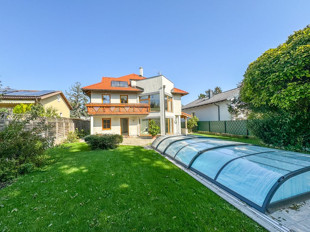 Exklusives Wohnen vor den Toren Wiens - Traumhaftes Haus mit Garten & Pool