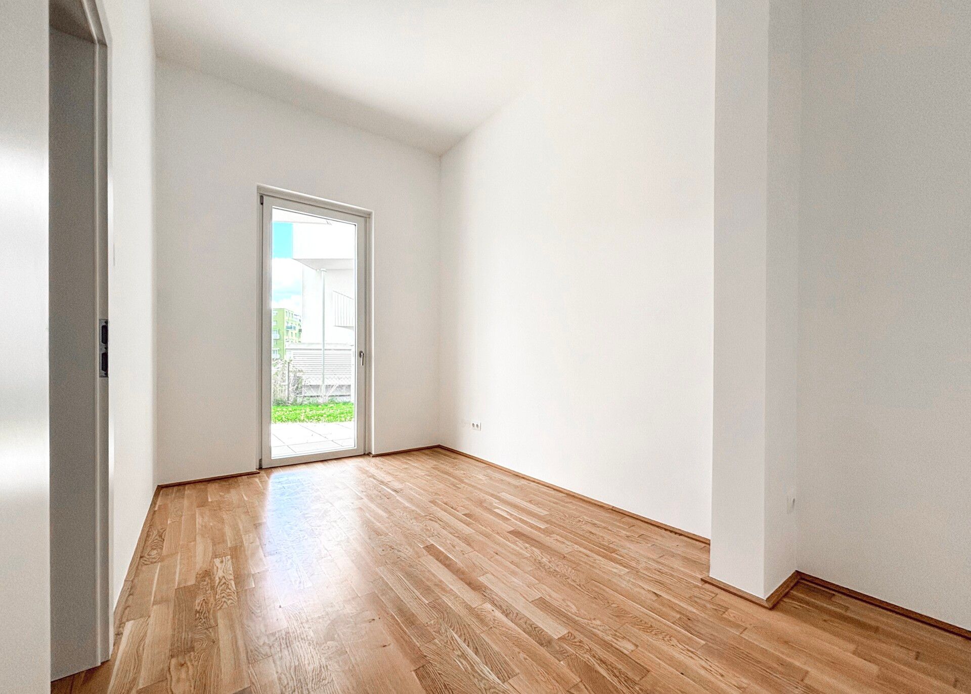 PROVISIONSFREIE CHARMANTE 4-ZIMMER-WOHNUNG MIT PRIVATEM ZUGANG