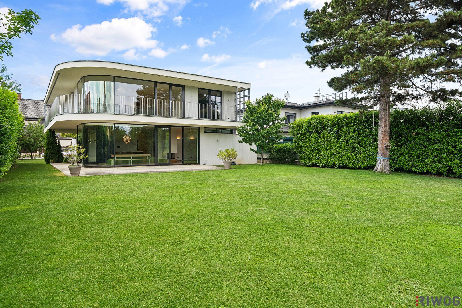 Moderne Architektenvilla mit smartem Raumkonzept in Leopoldsdorf bei Wien