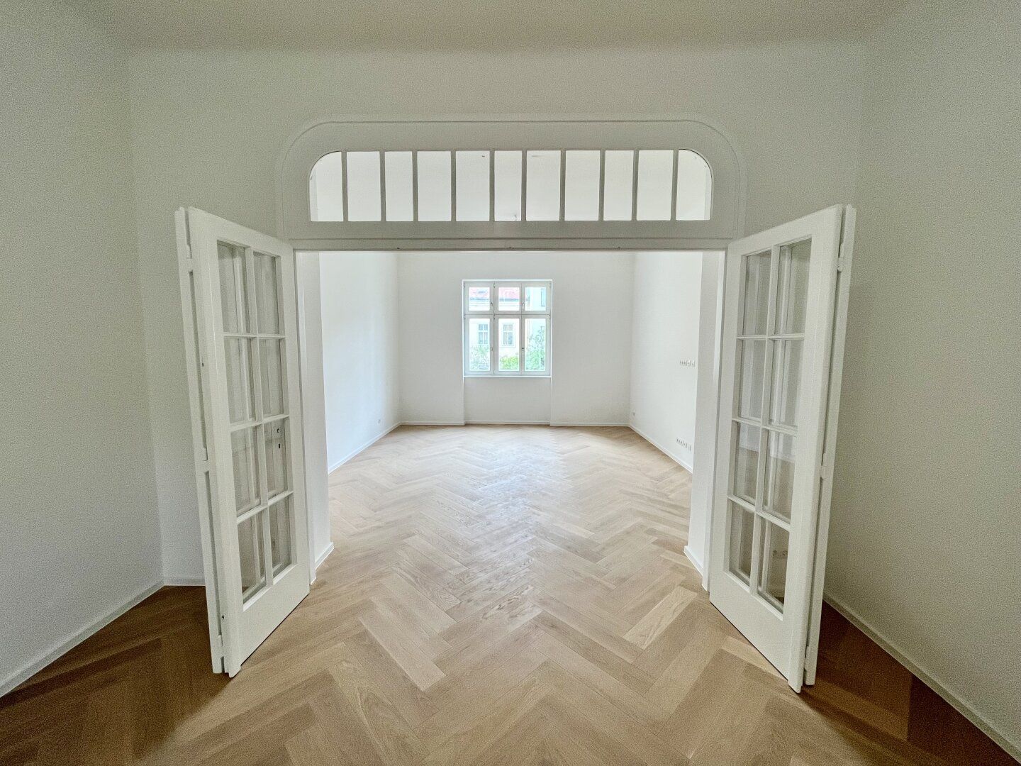 Prachtvolle ,helle Wohnung mit Loggia und Garten!