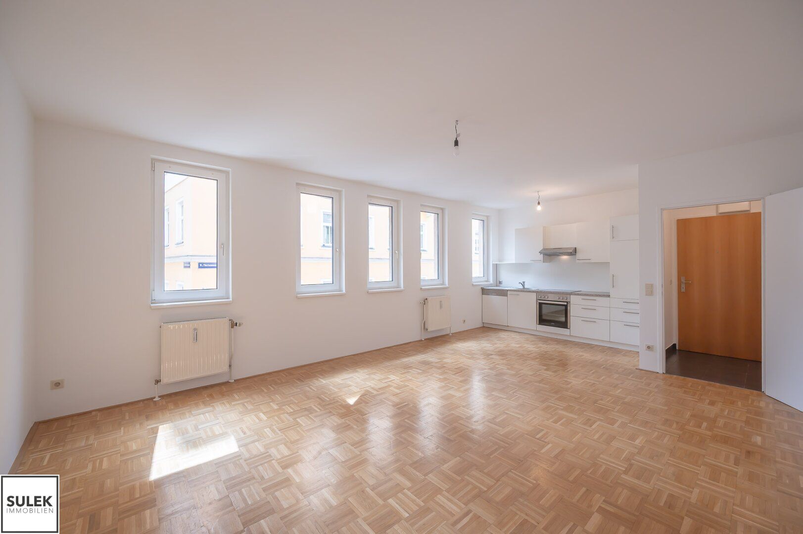 Zentrumsnah wohnen: gut geschnittene 2-Zimmer Wohnung mit Innenhof-Terrasse!