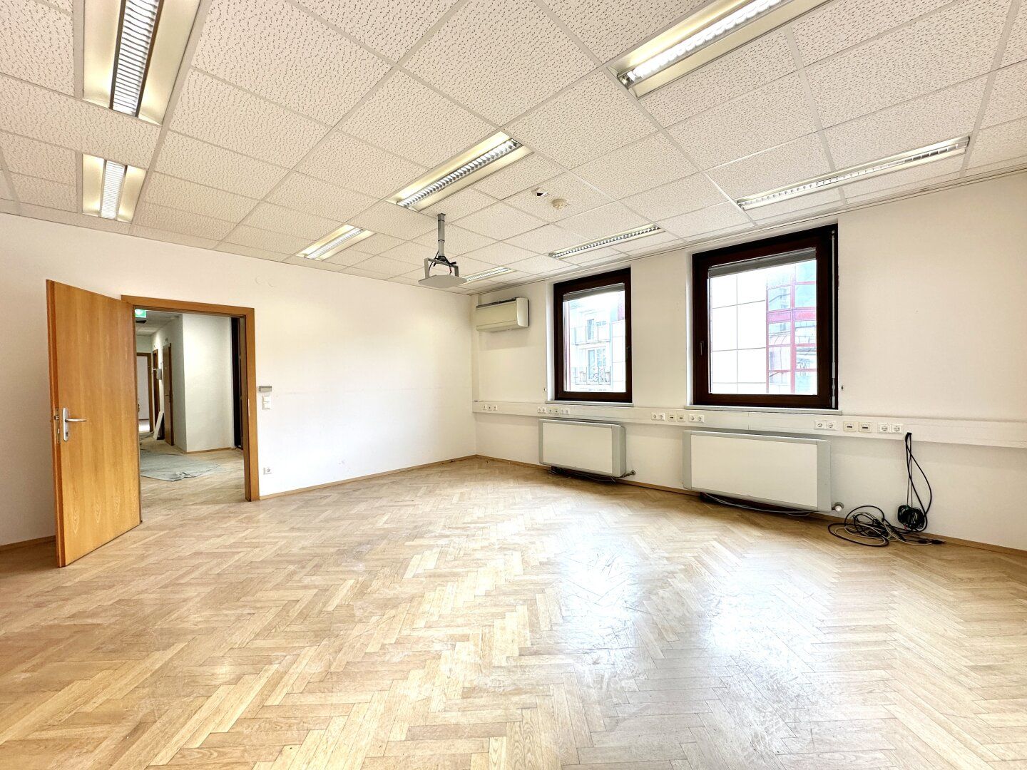 Graz-Nähe Lendplatz: Preislich attraktive, teilmöblierte Bürofläche mit Liftkomfort! - Ansicht 2
