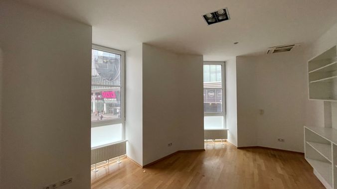 1100 Wien, Columbusplatz innen