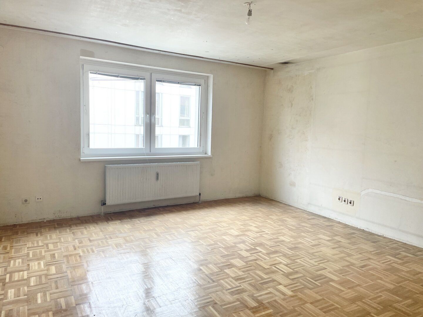 PROVISIONSFREI VOM EIGENTÜMER! IDEALE VIER-ZIMMER-WOHNUNG IN TOPLAGE IM 6. BEZIRK!