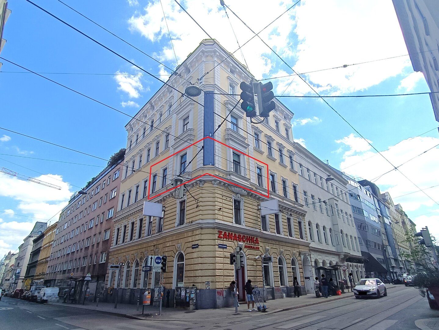 3-Zimmer Altbaujuwel im 7. Bezirk - Nähe U6 Burggasse & Lugner City! Sanierungsbedürftig!