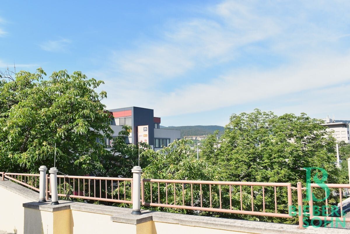 Elegante, sehr ruhige, klimatisierte 2-Zimmer Eigentumswohnung mit Dachterrassen- und Gartennutzung - eigener PKW-Stellplatz