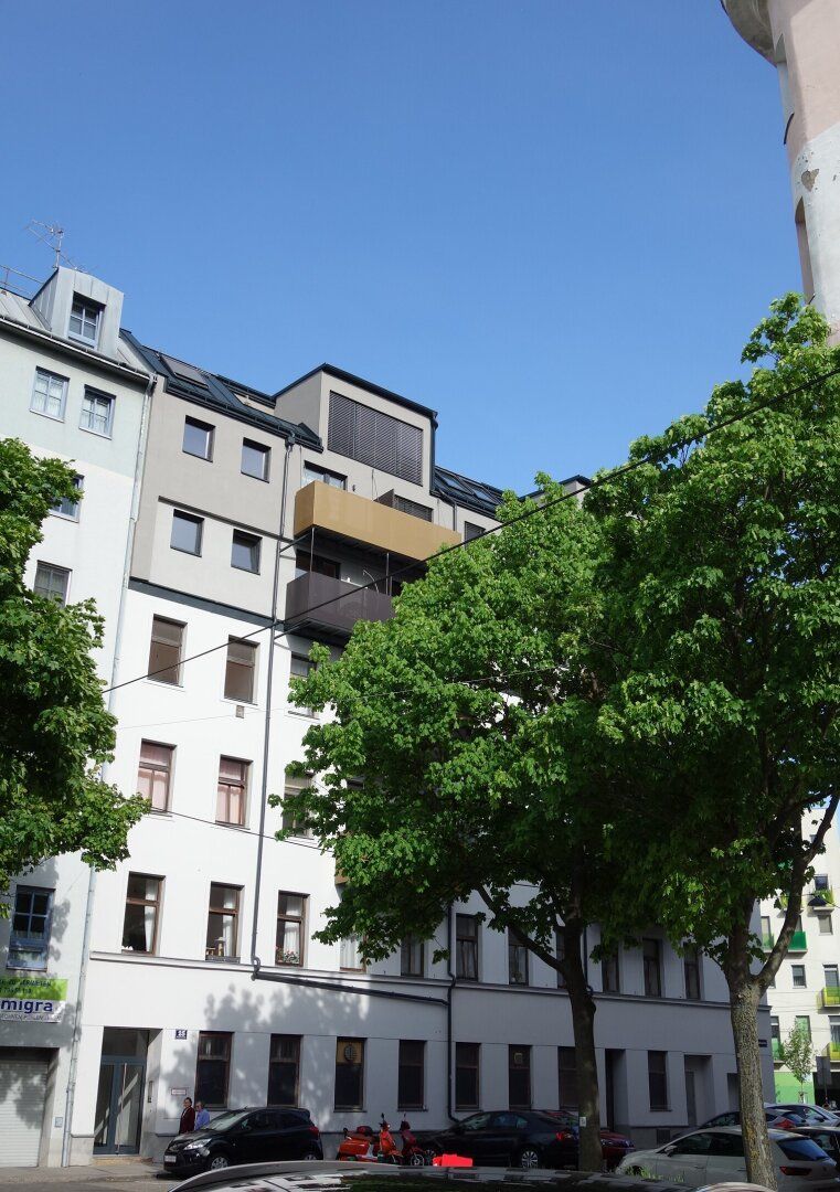 Besonderheit! Charmante Altbauwohnung mit Balkon westseitig!