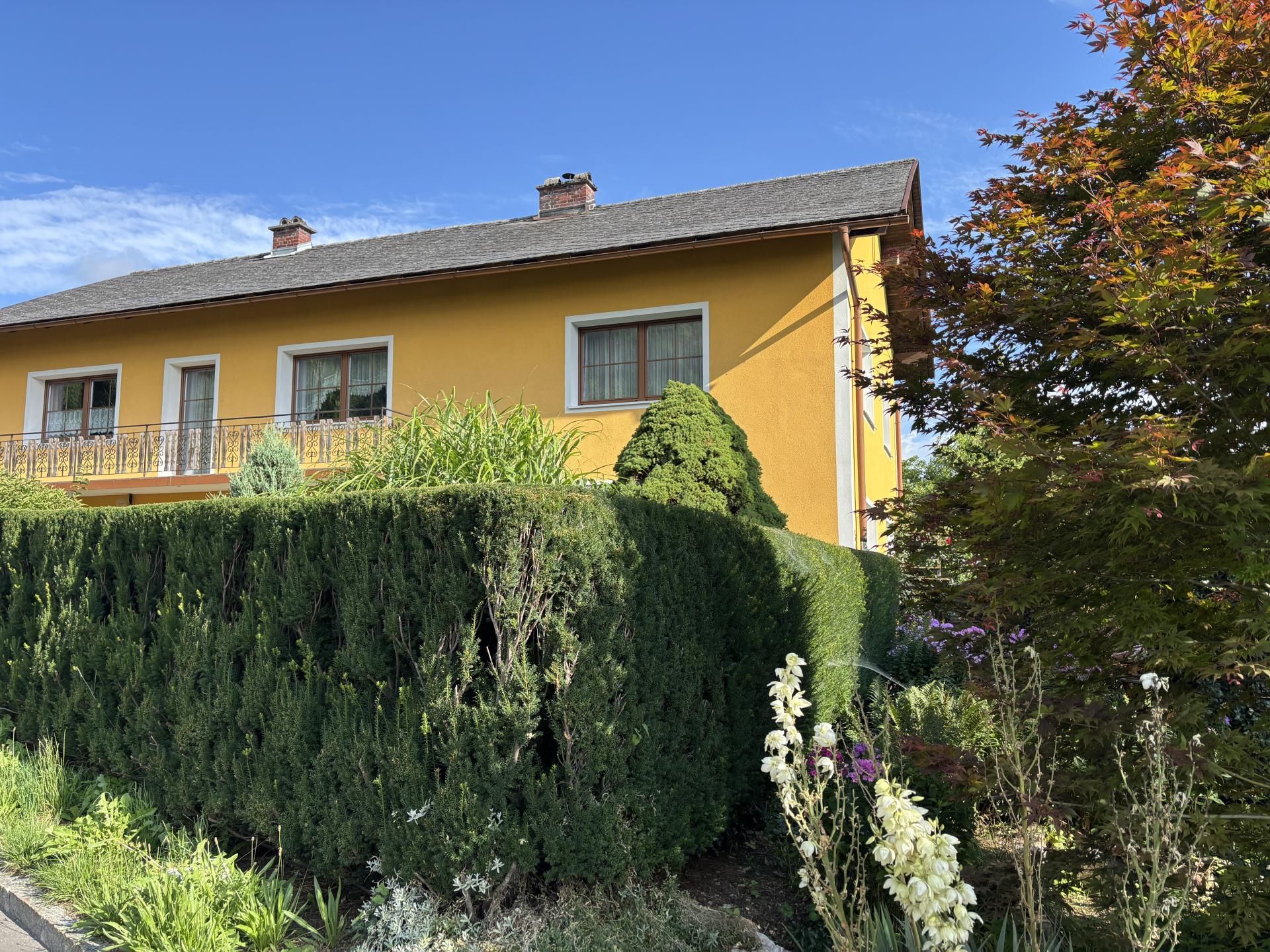 Sehr gepflegtes Zweifamlienhaus mit Widmung 