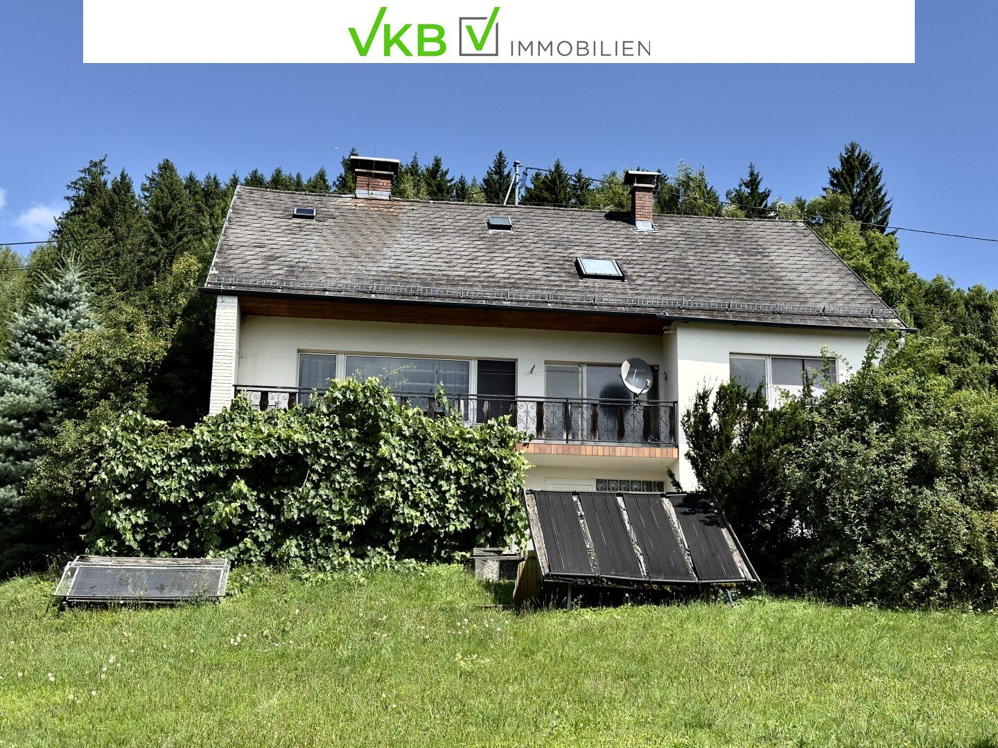 SCHLÜßLBERG | STRAßFELD: Idyllisches Zweifamilienhaus mit großzügigem, sonnigem Garten und beeindruckendem Fernblick!
