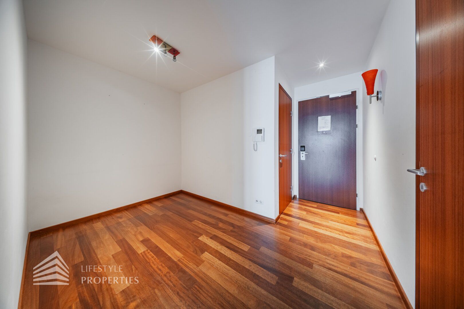 Einzigartiger Blick über Wien! Garconniere mit großem Balkon am Kahlenberg - Daugiau