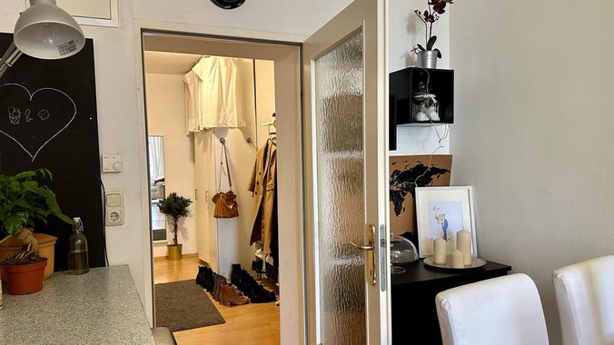 Wohnzimmer mit Blick auf Vorraum