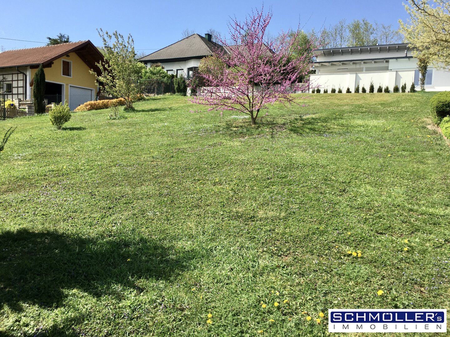 Wunderschönes Baugrundstück mit Baumbestand und Garage - Mehr
