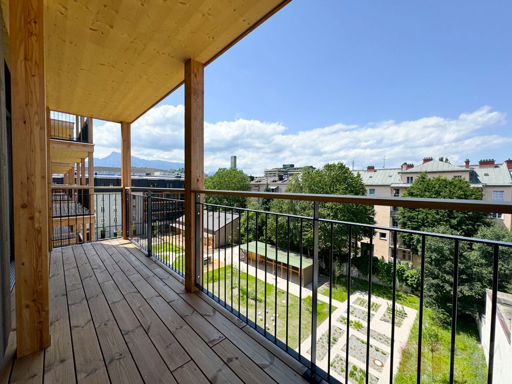 2 - ZIMMER MIT BALKON ALTSTADTNÄHE ERSTBEZUG!