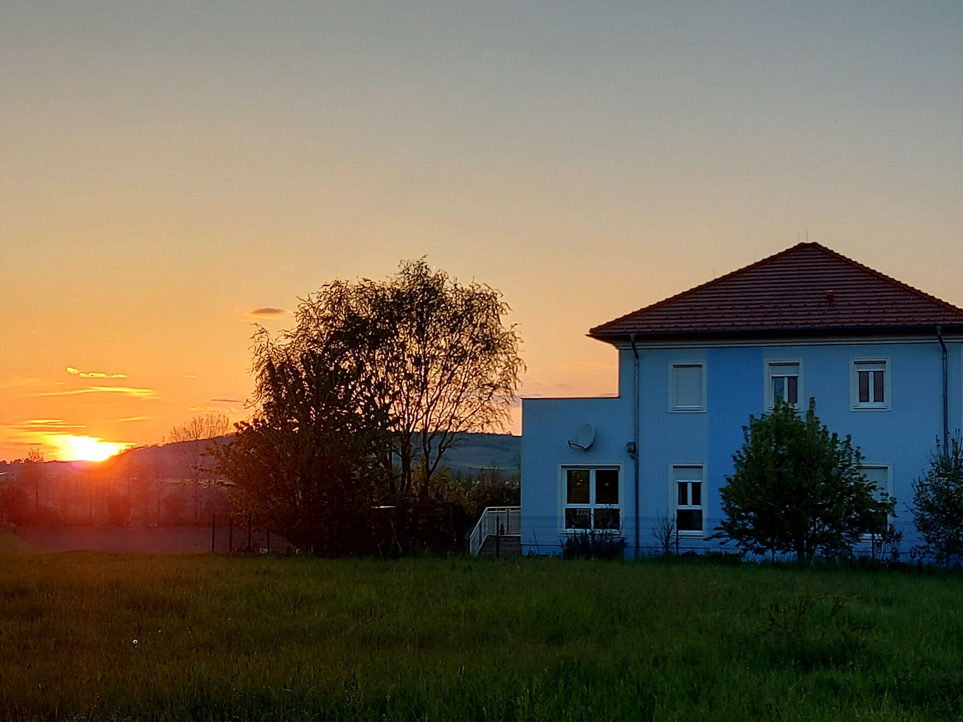 NEUWERTIGES TRAUMHAUS IN BESTLAGE MIT VIELEN HOCHWERTIGEN AUSSTATTUNGSDETAILS IN AUSSICHTSLAGE MIT HOHER LEBENSQUALITÄT UND WOHNKOMFORT