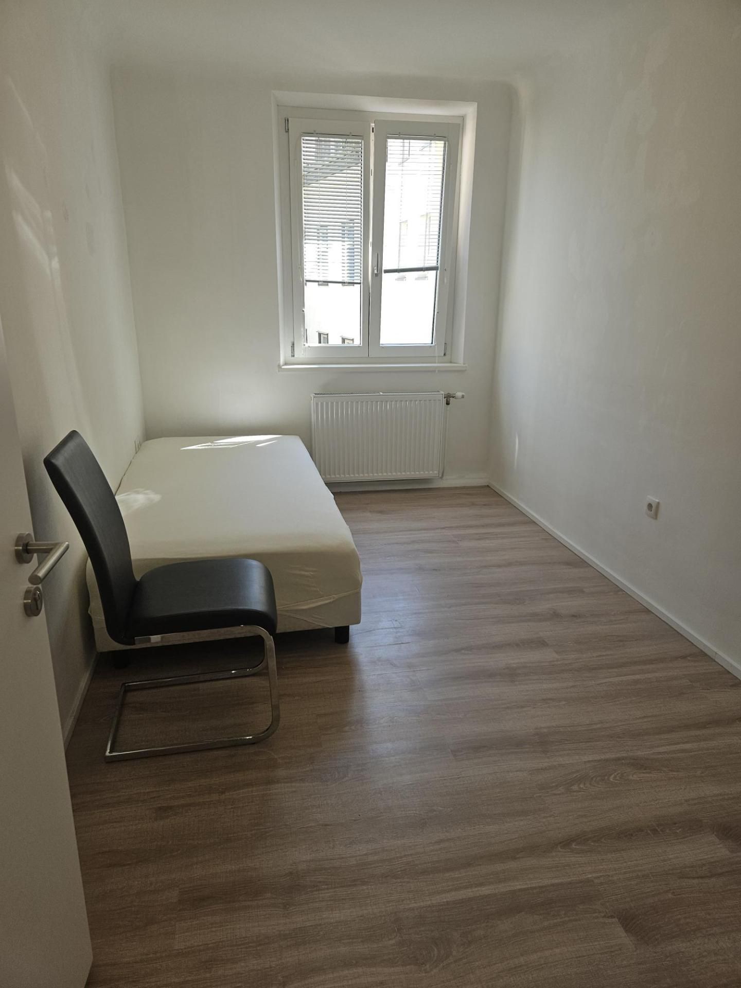 Zimmer Nr. 1 in einer reinen Mädchen - Wohngemeinschaft ist ab August 2025 verfügbar!
