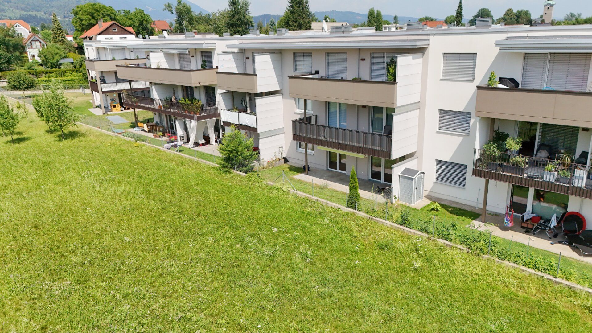 Moderne lichtdurchflutete 3 Zimmer-Gartenwohnung inkl. Tiefgaragenstellplatz & hochwertiger DAN-Küche!
