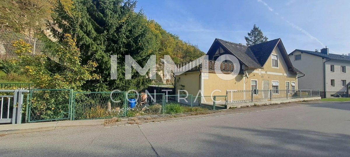 SANIERUNGSBEDÜRFTIGES EINFAMILIENHAUS MIT TERRASSE