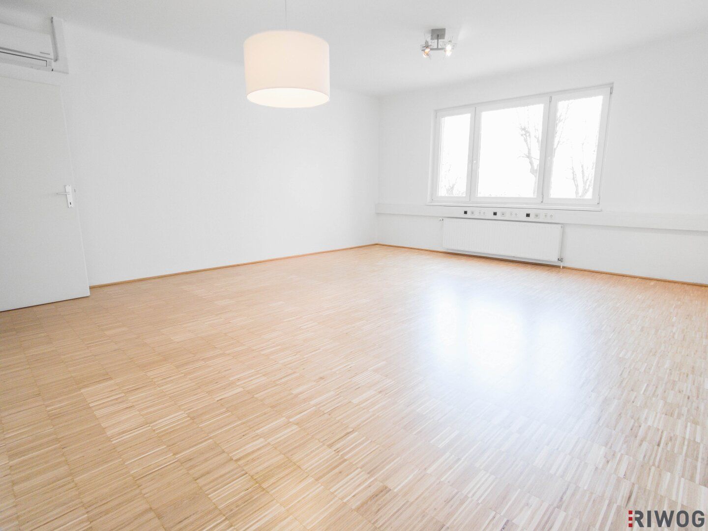Topsaniertes, hofseitiges Büro mit 180m² & effizientem Grundriss beim Museumsquartier! Optionale Parkplätze vorhanden!