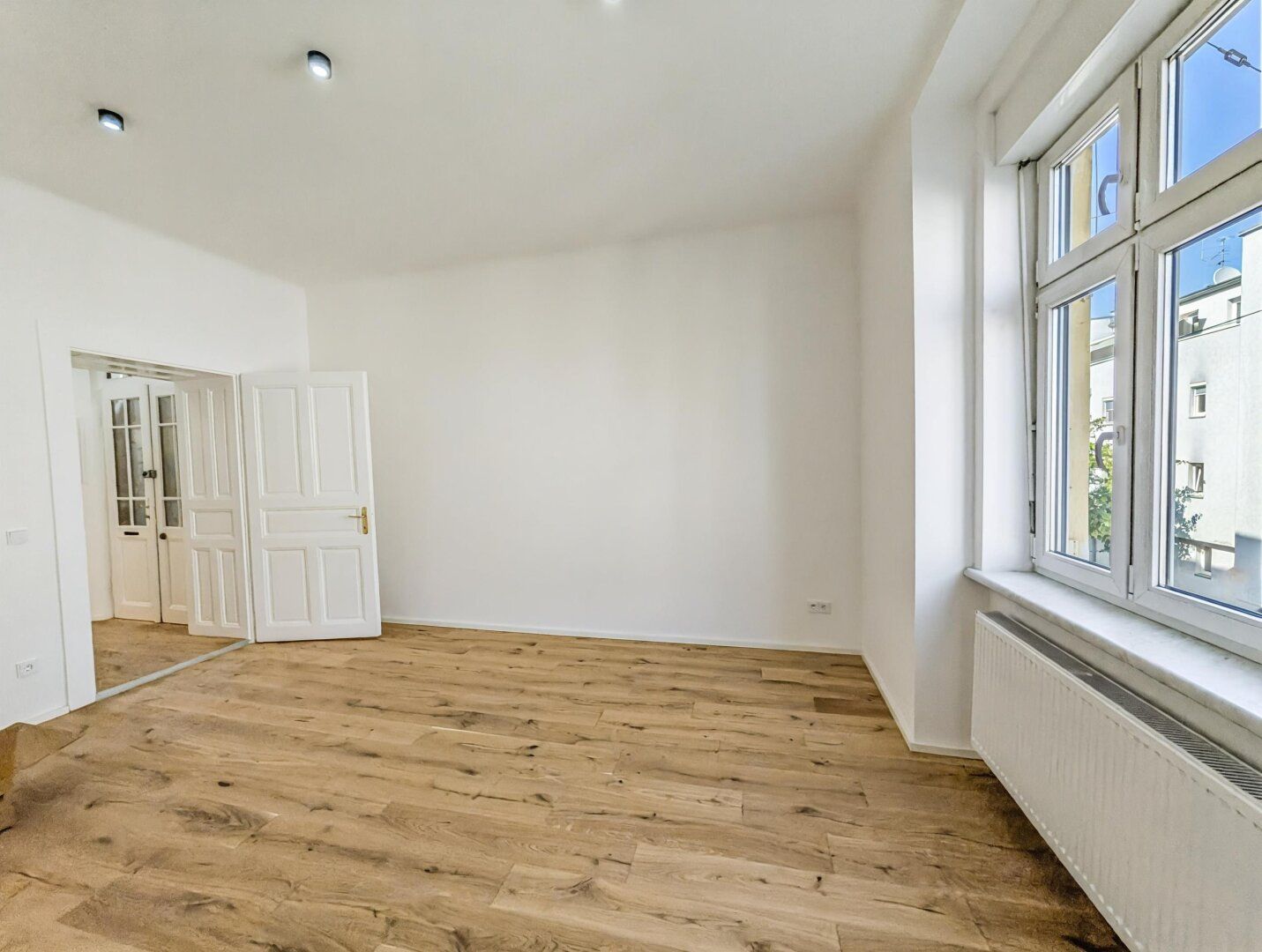 Erstbezug nach Sanierung: Charmante 1-Zimmer-Altbauwohnung mit Balkon bei FH Joanneum!