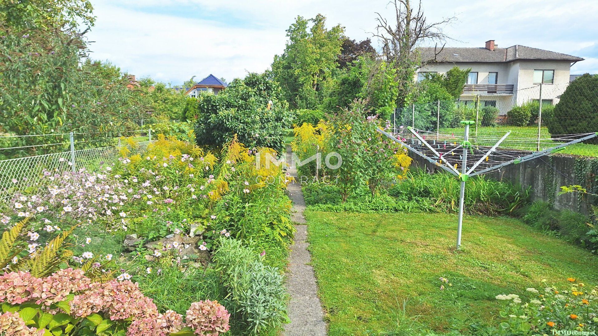 Geräumiges Mehrfamilienhaus mit großem Garten, sowie ehemaligen kleinen Geschäftslokal neben Bahnhof - View 3