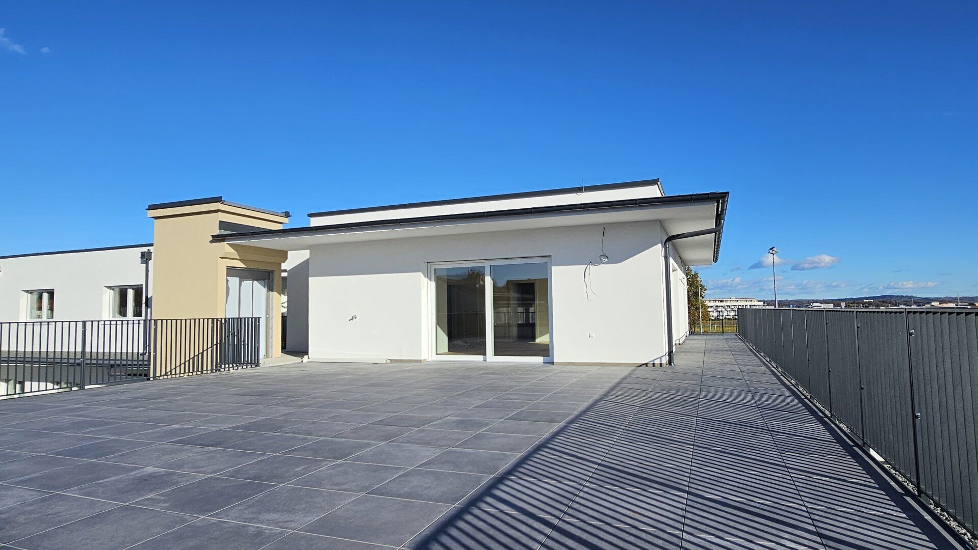 Penthousewohnung mit 104m² Wohnfläche und 149m² West- Dachterrasse mit 2 Parkplätze in Premstätten bei Graz