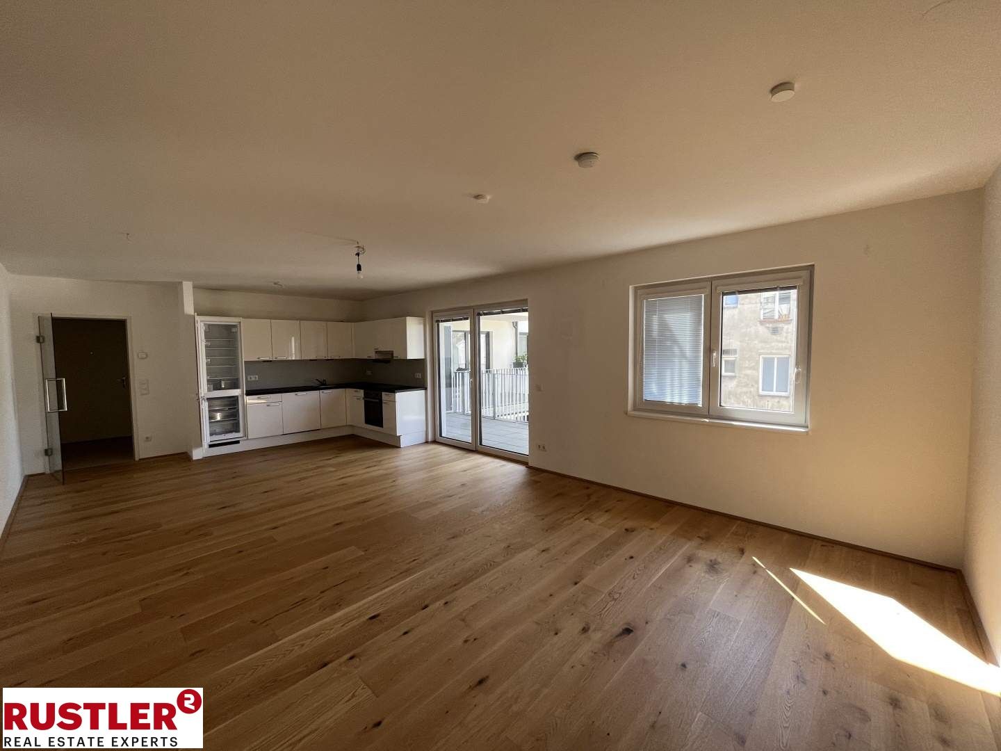 2 ZIMMER MIT BALKON - HOFSEITIG