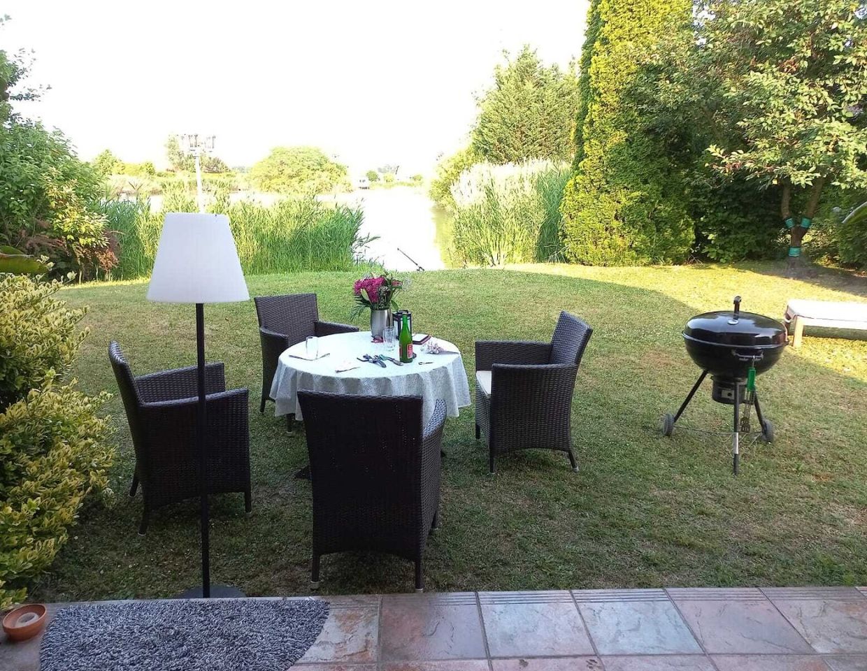 Bezauberndes Wohnhaus direkt am Badesee!