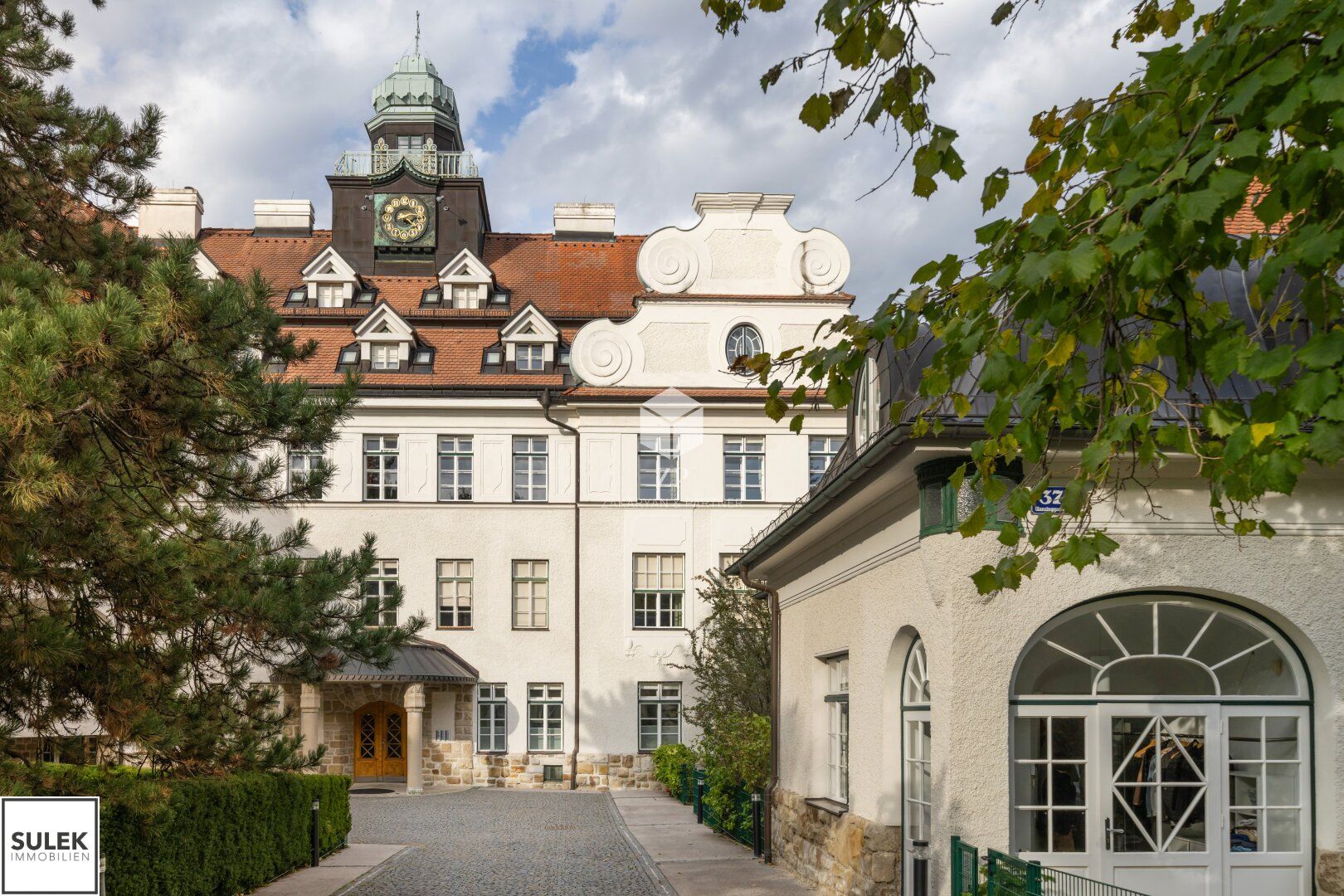 Herrschaftlich wohnen in Döbling samt Grünblick und Swimmingpool!