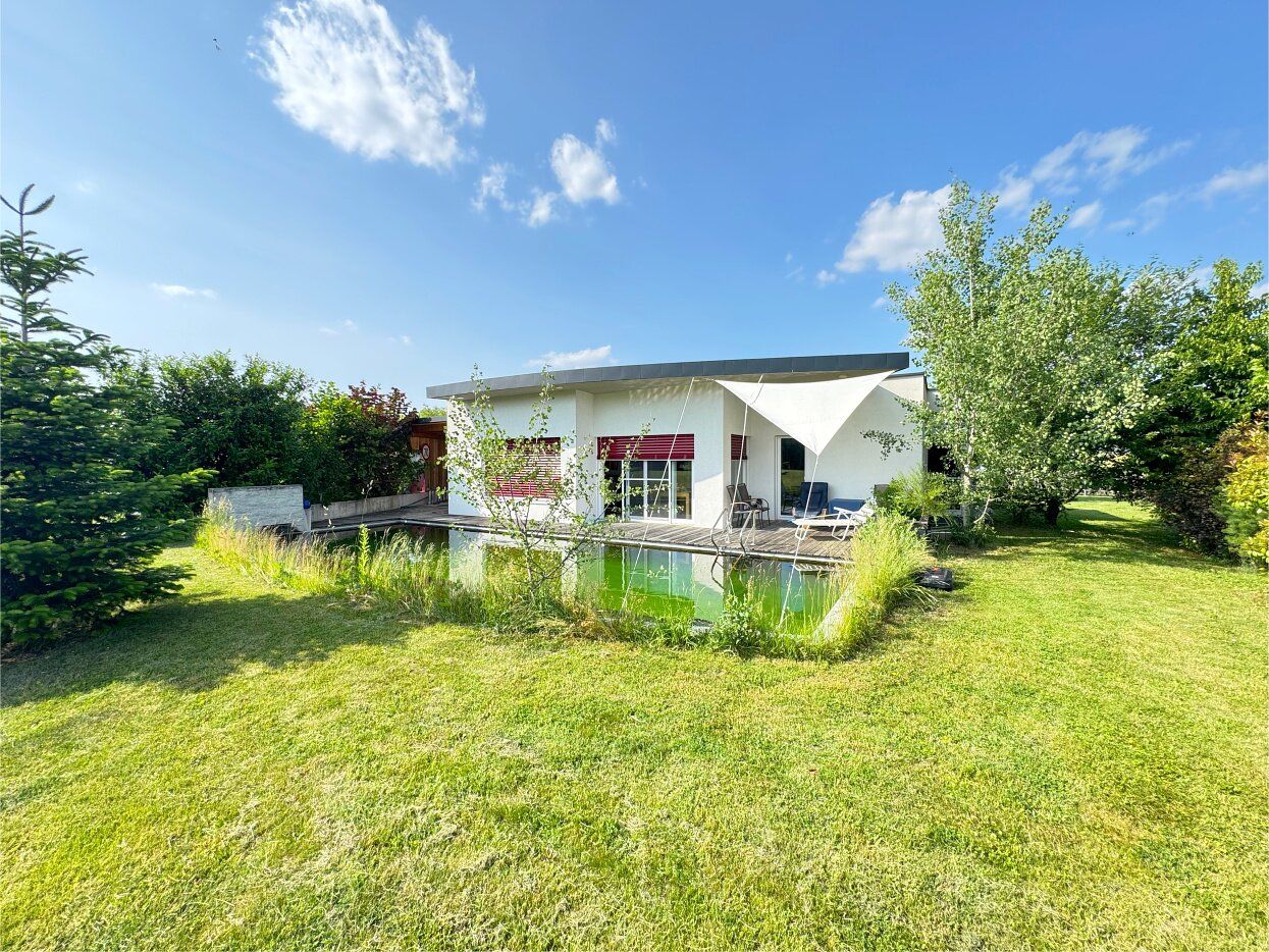BOCKSDORF Bungalow mit Pool in sonniger und ruhiger Lage.