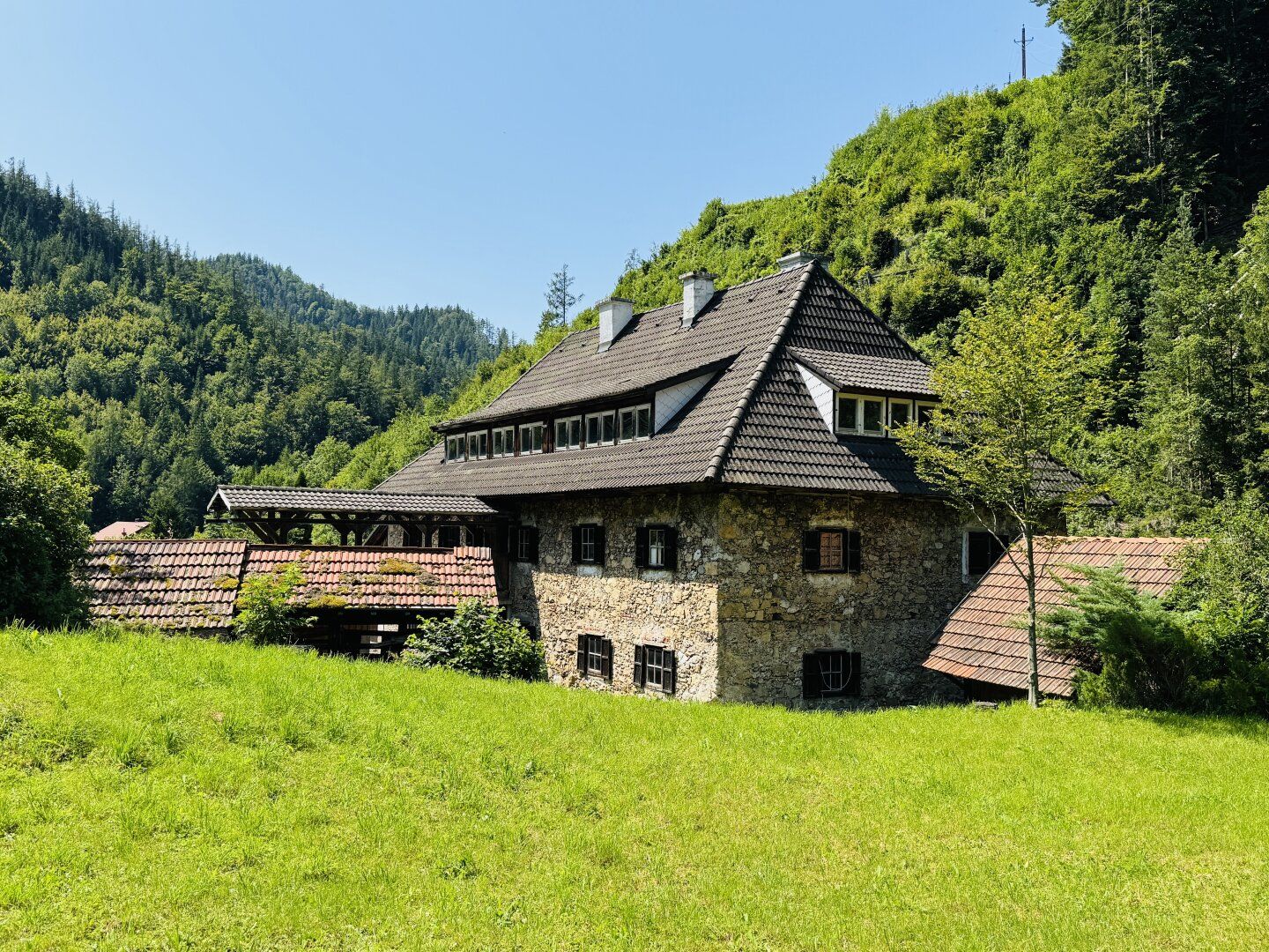 Neuberg a. d. Mürz: Landhaus mit Geschichte und Gestaltungspotential - Ein Sanierungsprojekt mit Charme