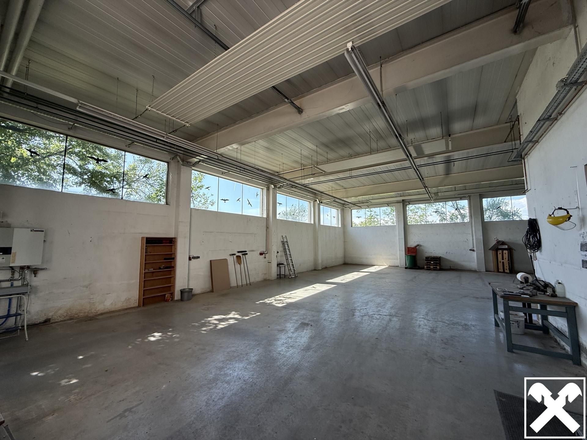 Vielseitige Betriebshalle mit Lager und Büro in Alkoven/Straßham - Ansicht 2