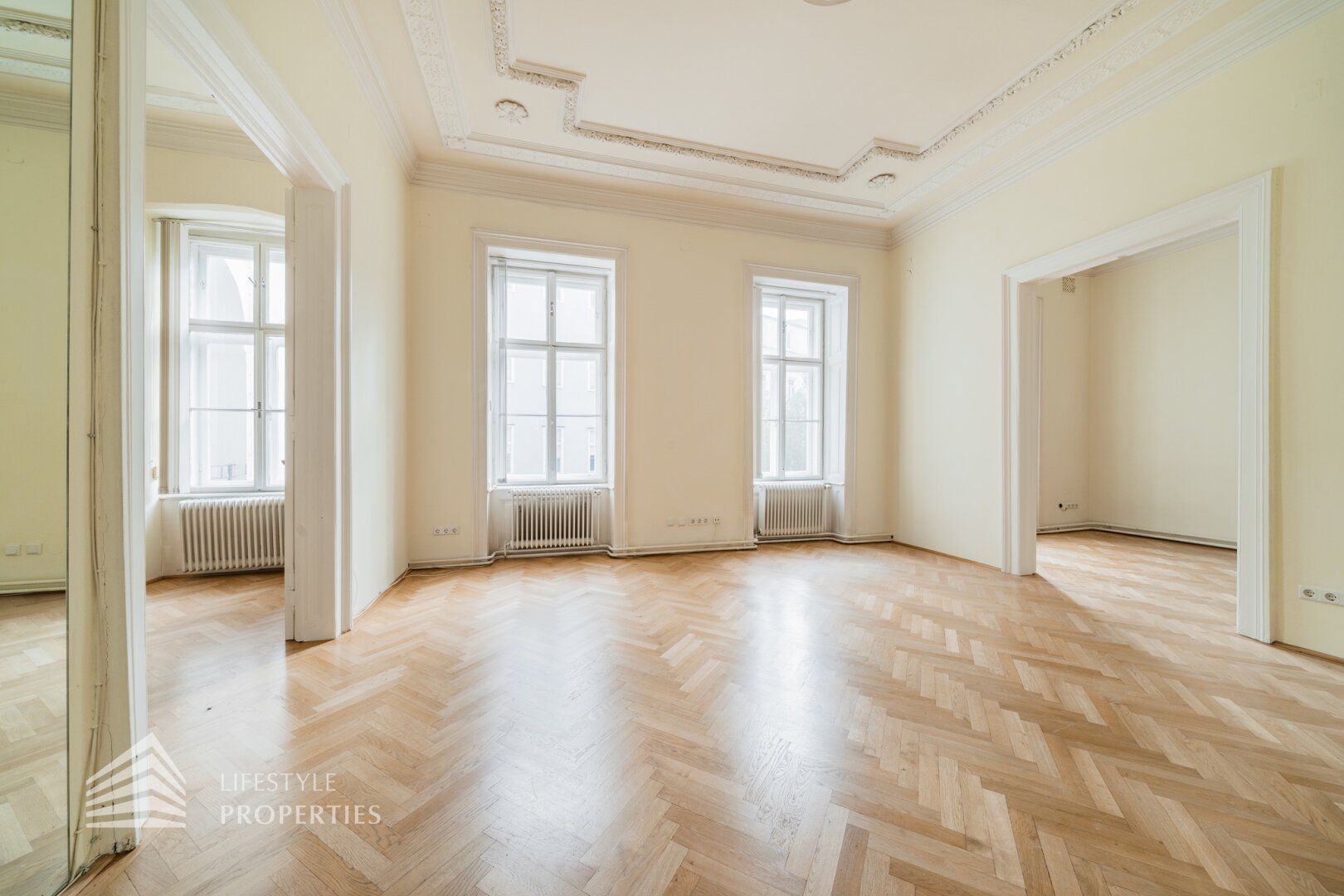 Wunderschöne 7-Zimmer-Wohnung mit Balkon in ausgezeichneter Lage, Nähe Schottentor
