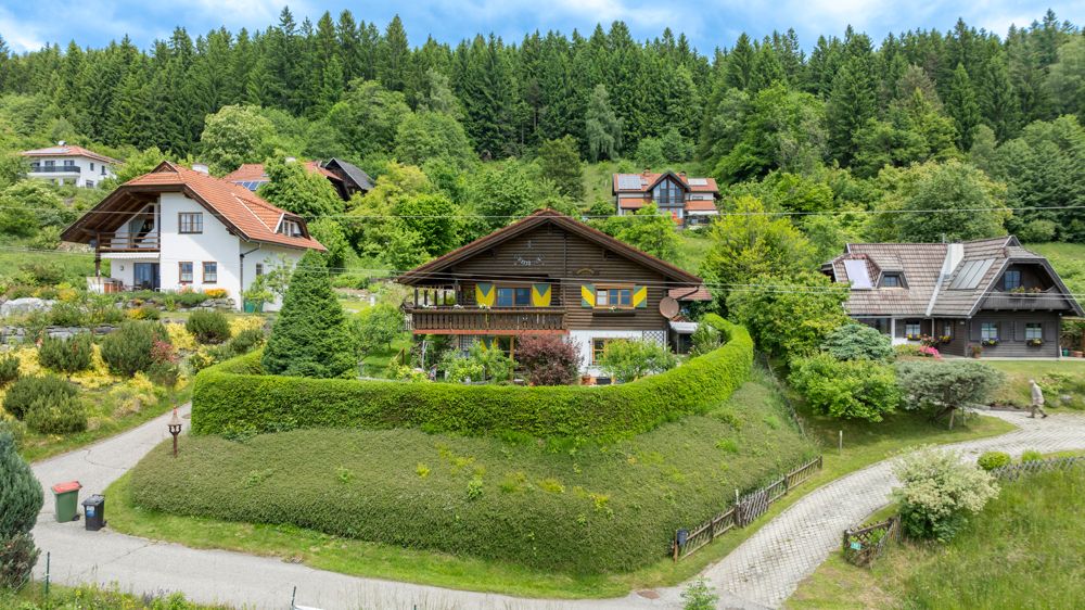 Uriges Wohnhaus in sonniger Aussichtslage - Gepflegter Rückzugsort mit Panoramablick!