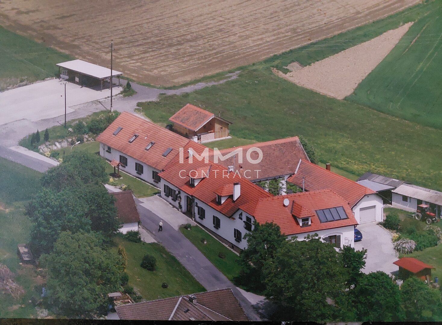 Gast- und Wohnhaus inkl. 4 Ferienwohnungen, 7 Garagenplätze und Parkplätze ca 3.500 m² Grundfläche