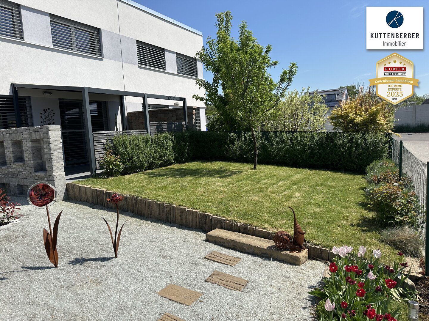 MODERNES PASSIV-DOPPELHAUS MIT SCHÖNEM GARTEN
