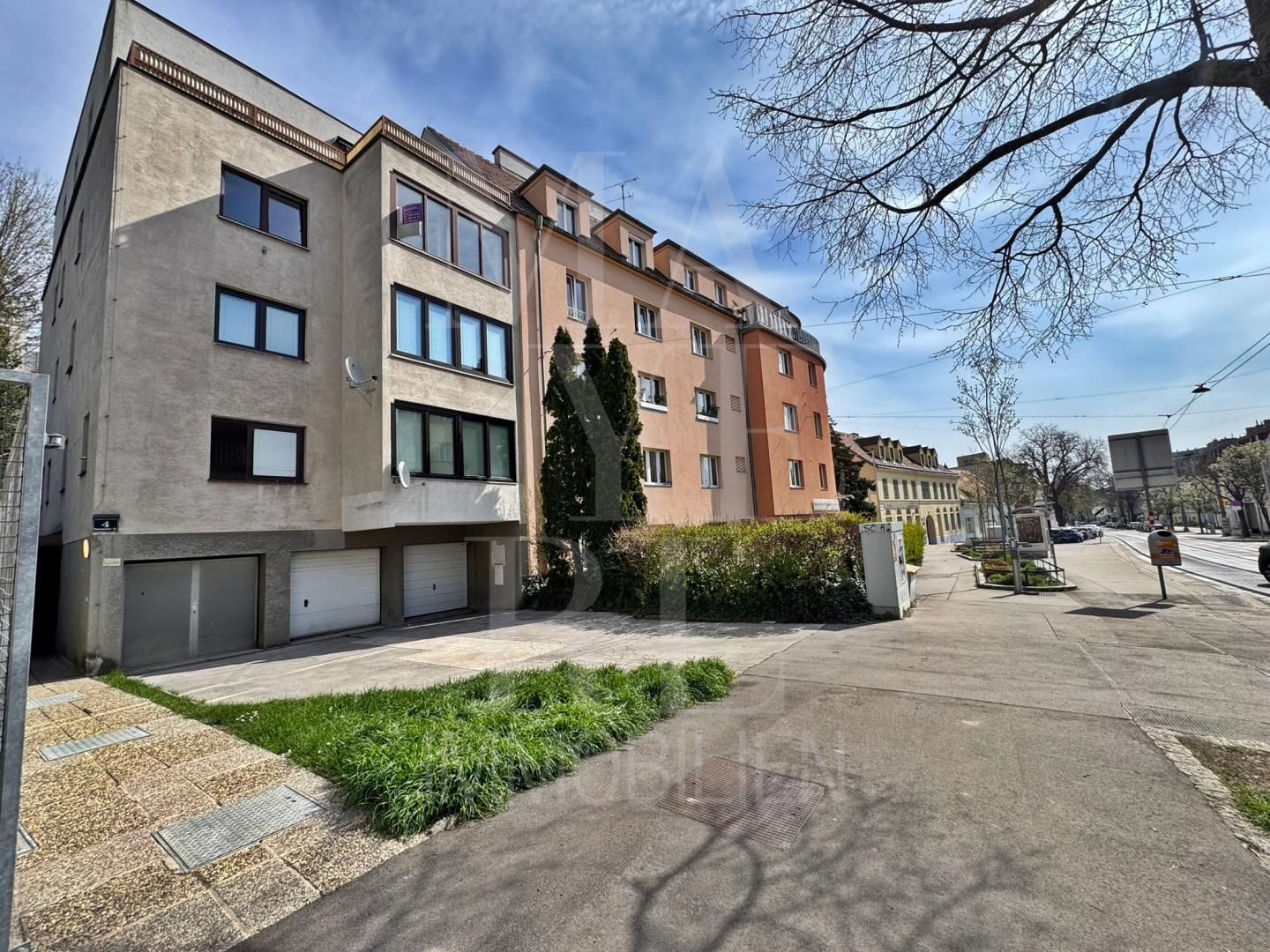 Neubauwohnung mit verglaster Loggia und Garage