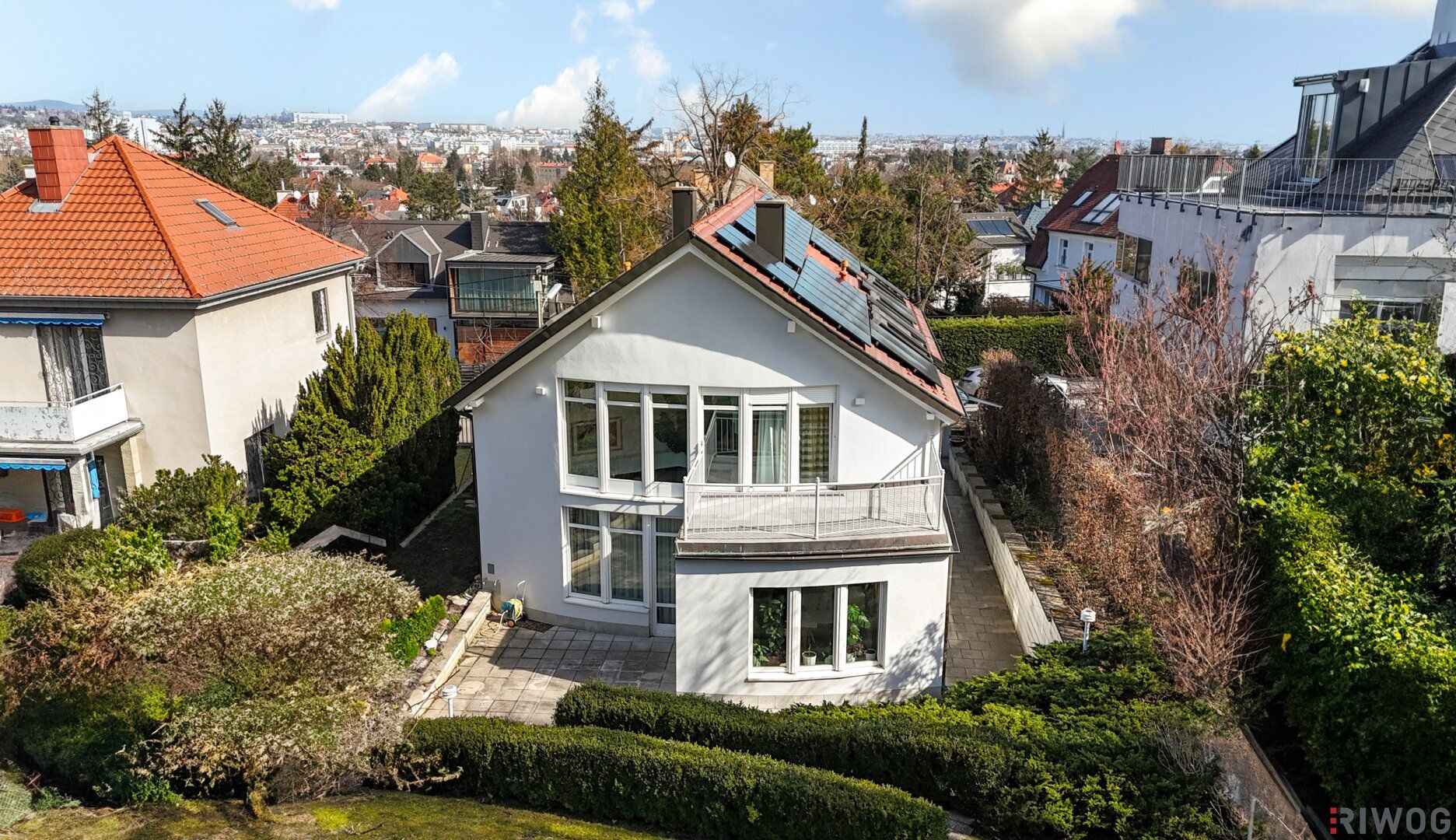 RESIDIEREN BEIM ROTEN BERG II GARAGE II SAUNA II NEUE PV-ANLAGE II 6 ZIMMER II 4 BÄDER II 54m² WOHNZIMMER MIT KAMIN II 2 TERRASSEN II BALKON II GARTEN II GROSSER KELLER - Vista 5