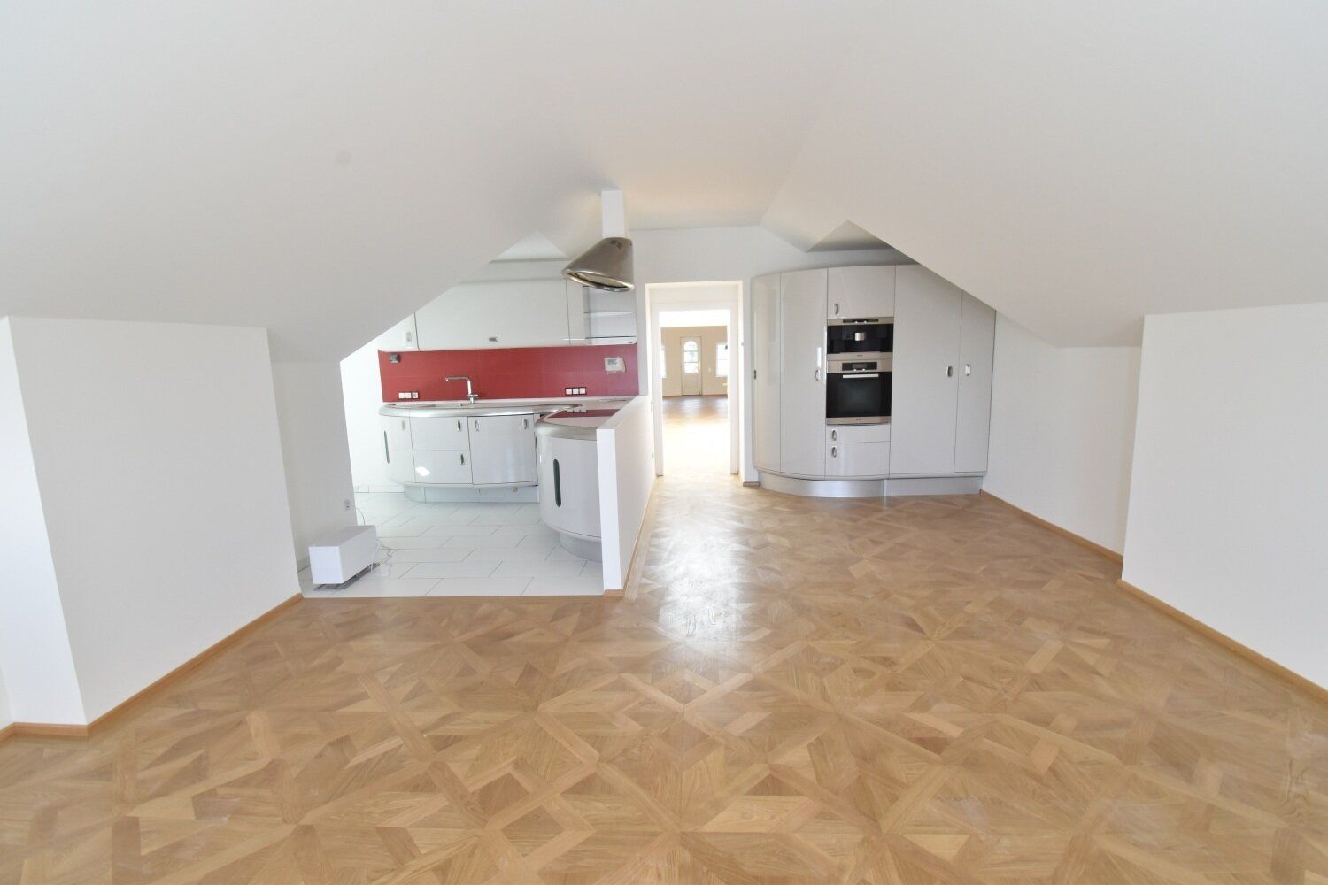 230m² Büro im Dachgschoss in der Rosenvilla! - Ansicht 5