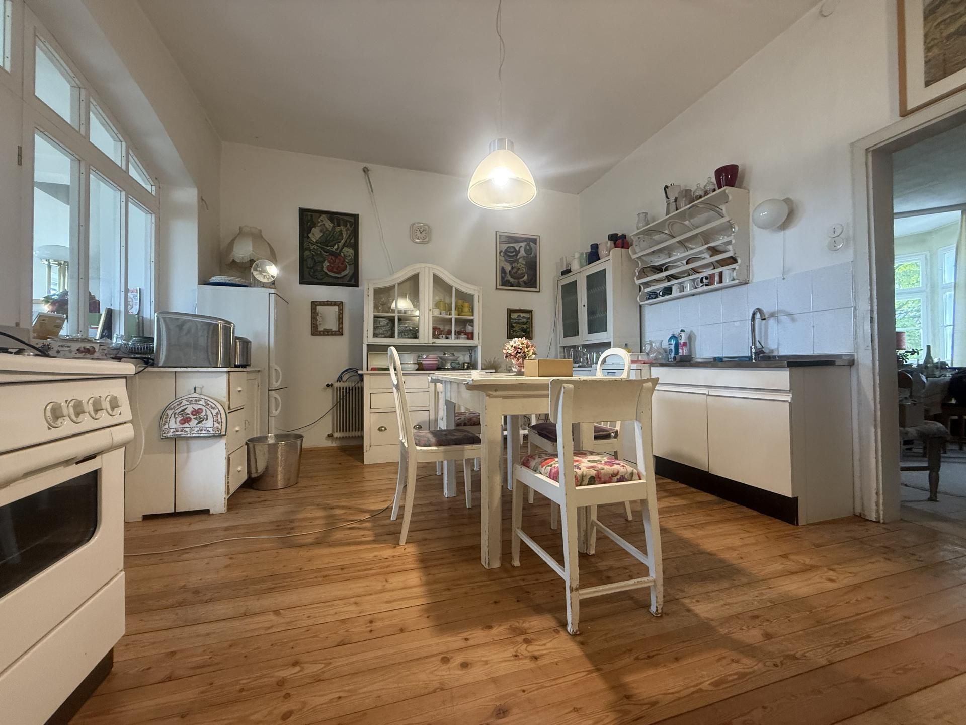 Renovierungsbedürftiger Wohntraum in stilvoller Villa - Pamja 2