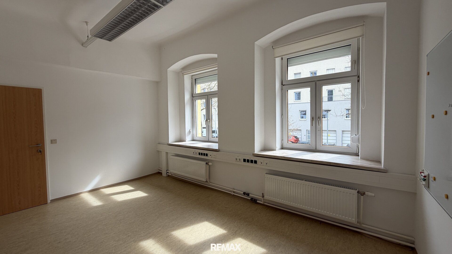 Moderner Bürostandort mit 8 Büros & Parkmöglichkeiten nähe Regierungsviertel - Ansicht 3