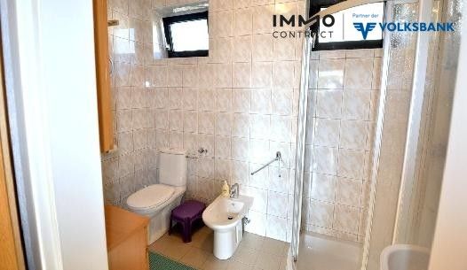 Badezimmer mit Dusche - Bidet und WC