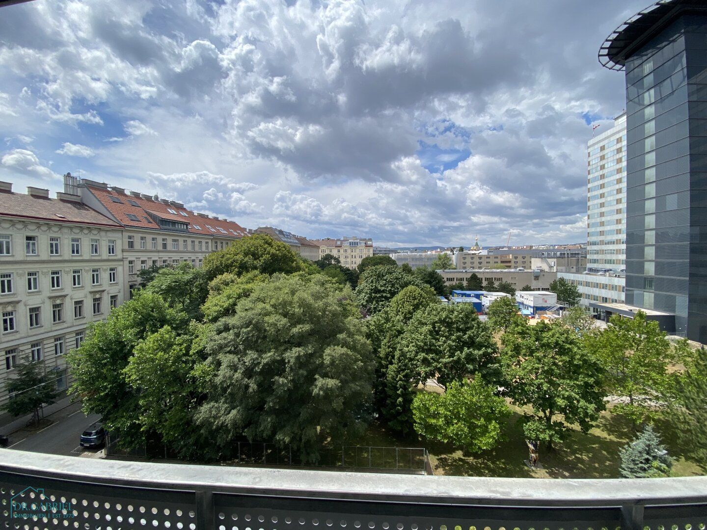 MIETWOHNUNG MIT GROSSEM BALKON - NÄHE RUDOLFSTIFTUNG
